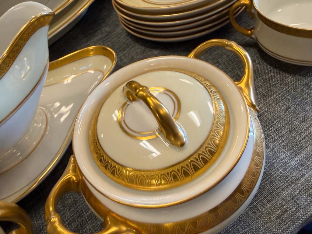 VINTAGE SET OF HEINRICH & CO. SELB BAVARIA CHINA SET FEATURING GOLD ENXCRUSTED RIMS - 10