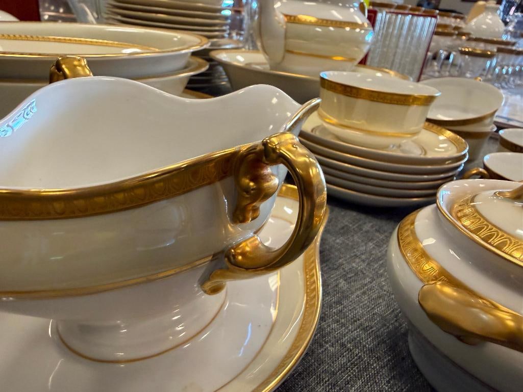 VINTAGE SET OF HEINRICH & CO. SELB BAVARIA CHINA SET FEATURING GOLD ENXCRUSTED RIMS - 13