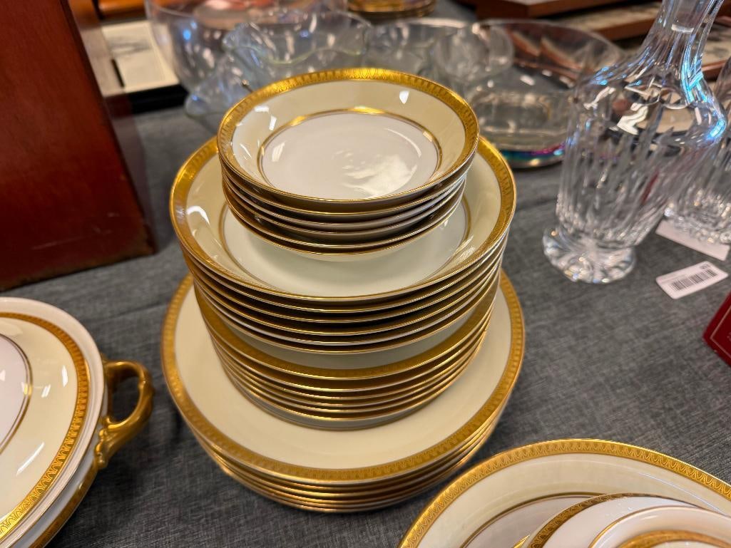 VINTAGE SET OF HEINRICH & CO. SELB BAVARIA CHINA SET FEATURING GOLD ENXCRUSTED RIMS - 15