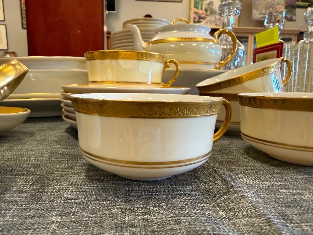 VINTAGE SET OF HEINRICH & CO. SELB BAVARIA CHINA SET FEATURING GOLD ENXCRUSTED RIMS - 4