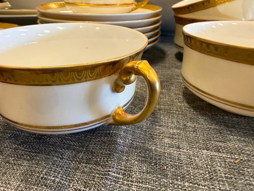 VINTAGE SET OF HEINRICH & CO. SELB BAVARIA CHINA SET FEATURING GOLD ENXCRUSTED RIMS - 6
