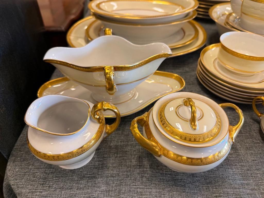 VINTAGE SET OF HEINRICH & CO. SELB BAVARIA CHINA SET FEATURING GOLD ENXCRUSTED RIMS - 8