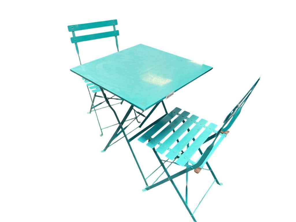 GREEN METAL COLLAPSIBLE PATIO TABLE AND TWO CHAIRS: SHOWS SOME SIGNS OF BEING OUTDOORS BUT GOOD CONDITION OVERALL TABLE IS 24" X 24" X 28"