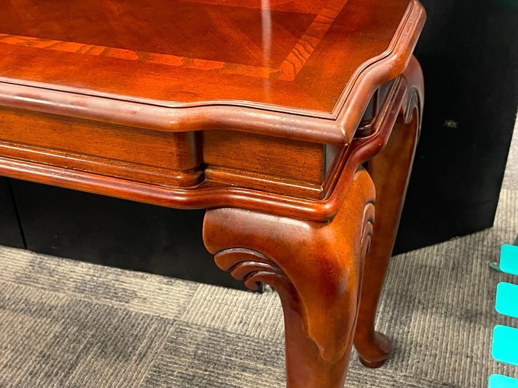 ELEGANT CHERRY STAINED SOFA TABLE FEATURING QUEEN ANNE STYLE CABRIOLE LEGS - 4