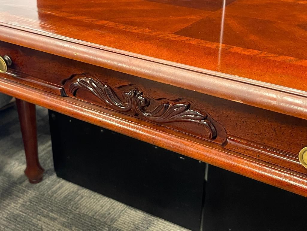 ELEGANT CHERRY STAINED SOFA TABLE FEATURING QUEEN ANNE STYLE CABRIOLE LEGS - 5