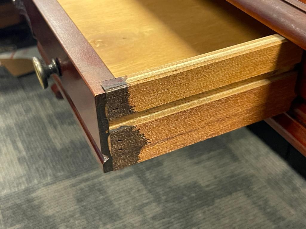 ELEGANT CHERRY STAINED SOFA TABLE FEATURING QUEEN ANNE STYLE CABRIOLE LEGS - 6