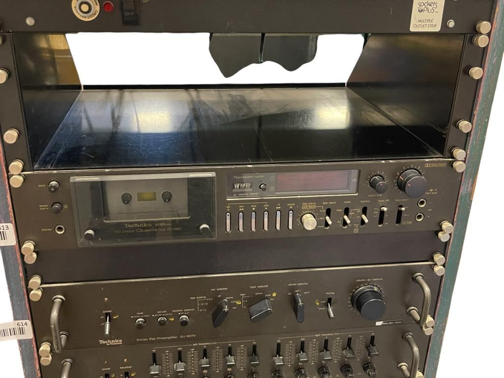 TECHNICS RS-M85 MK2 STEREO LOCKED DIRECT DRIVE CASSETTE DECK PLAYER: POWERS ON 