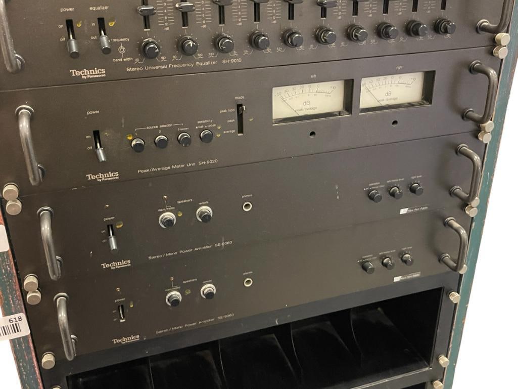 TECHNICS BY PANASONIC STEREO/MONO POWER AMPLIFIER SE-9060: POWERS ON 