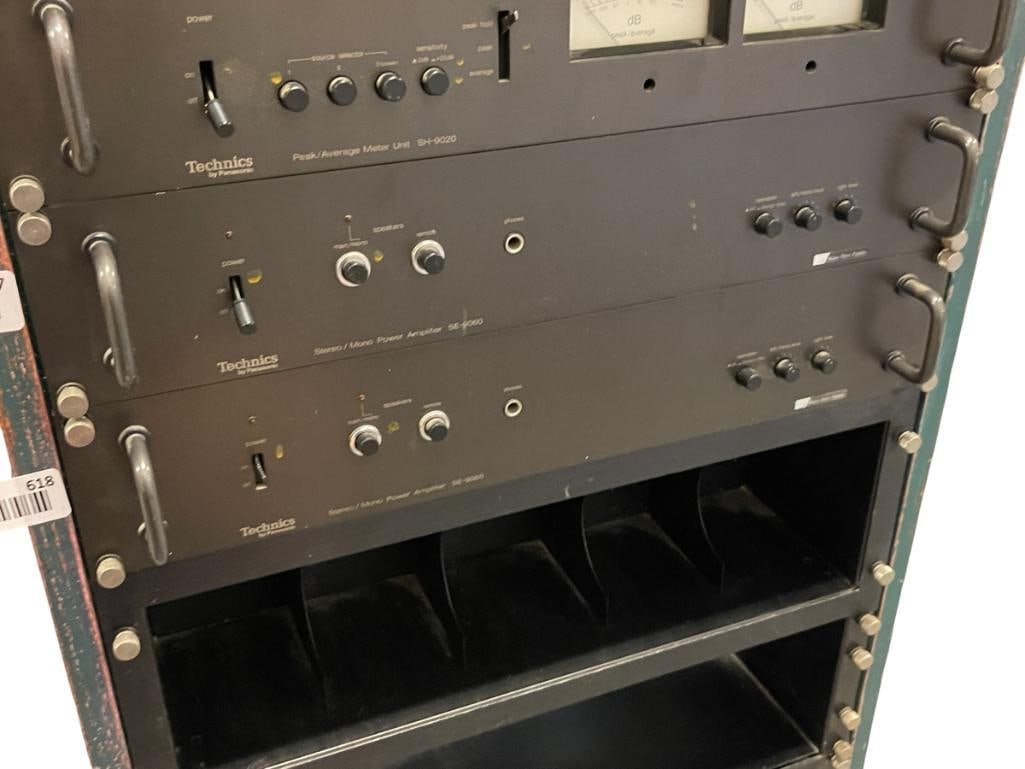 TECHNICS BY PANASONIC STEREO/MONO POWER AMPLIFIER SE-9060: POWERS ON 