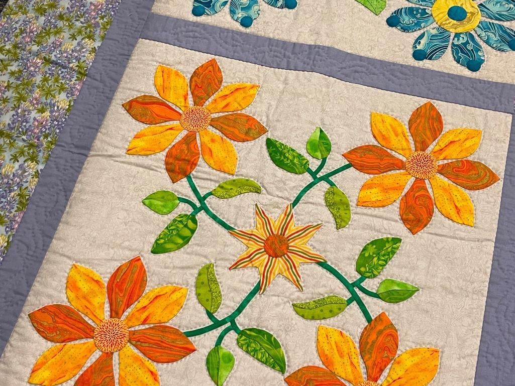 VINTAGE HANDMADE STARS IN THE GARDEN PATTERN QUILT - 3