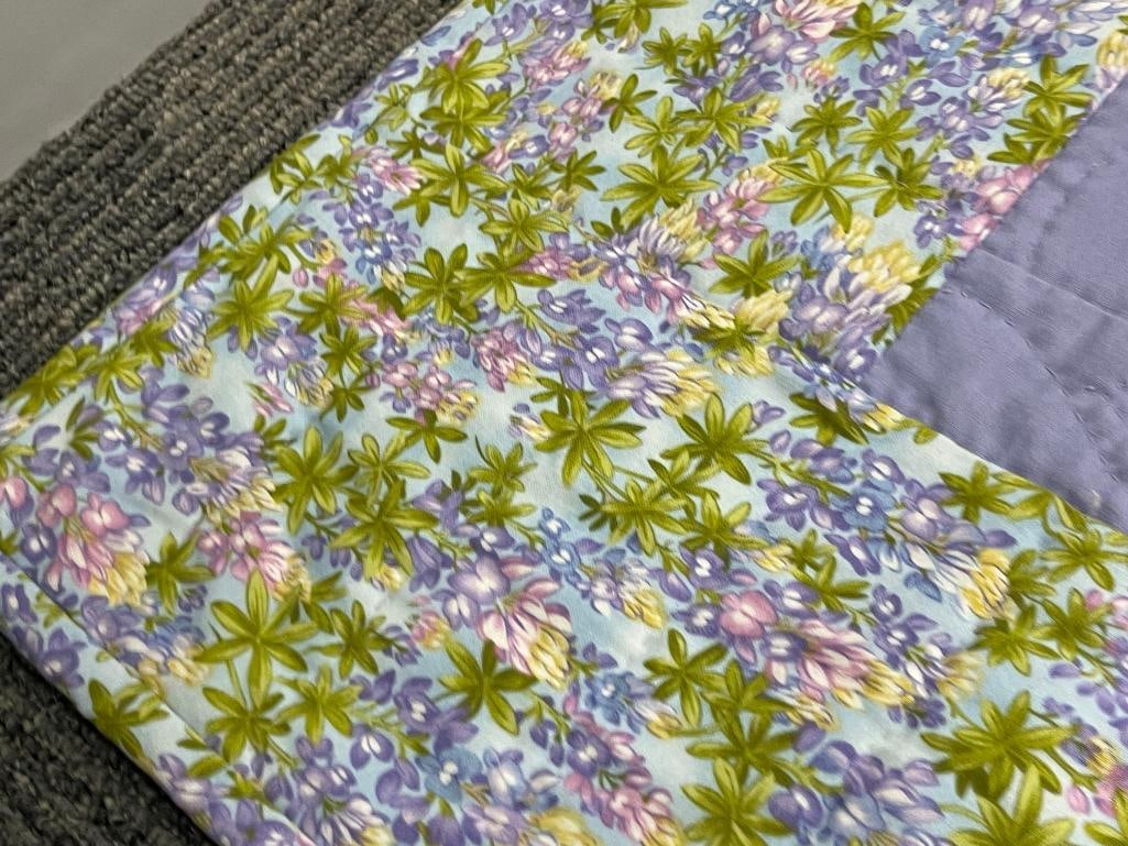 VINTAGE HANDMADE STARS IN THE GARDEN PATTERN QUILT - 5