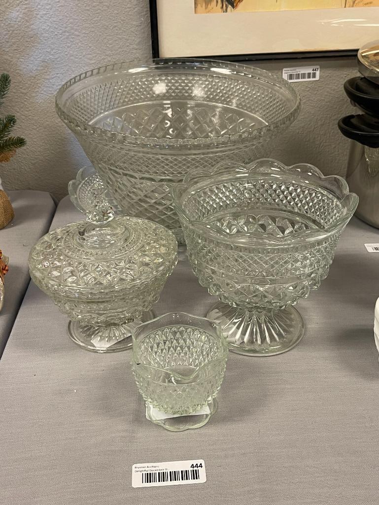 FIVE PIECES OF VINTAGE ANCHOR HOCKING WEXFORD PATTERN GLASSWARE - 2