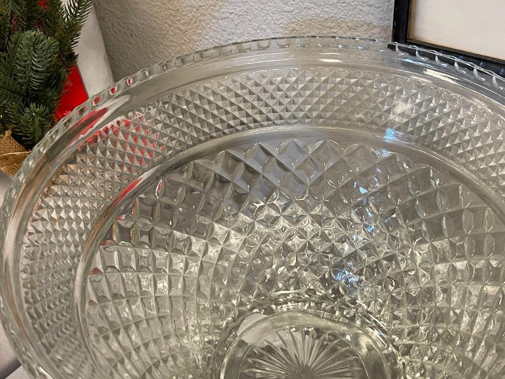 FIVE PIECES OF VINTAGE ANCHOR HOCKING WEXFORD PATTERN GLASSWARE - 7