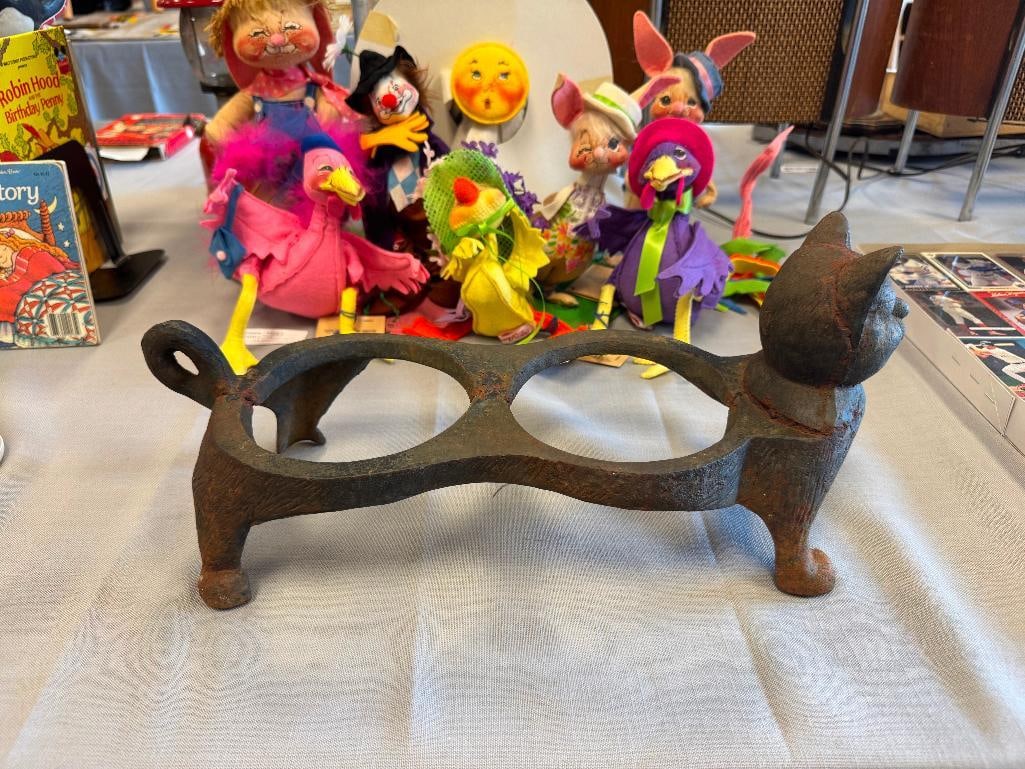 HEAVY CAST IRON FIGURAL CAT PET FEEDING STAND - 3