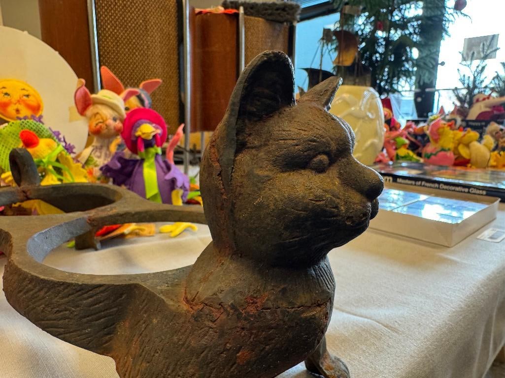 HEAVY CAST IRON FIGURAL CAT PET FEEDING STAND - 6