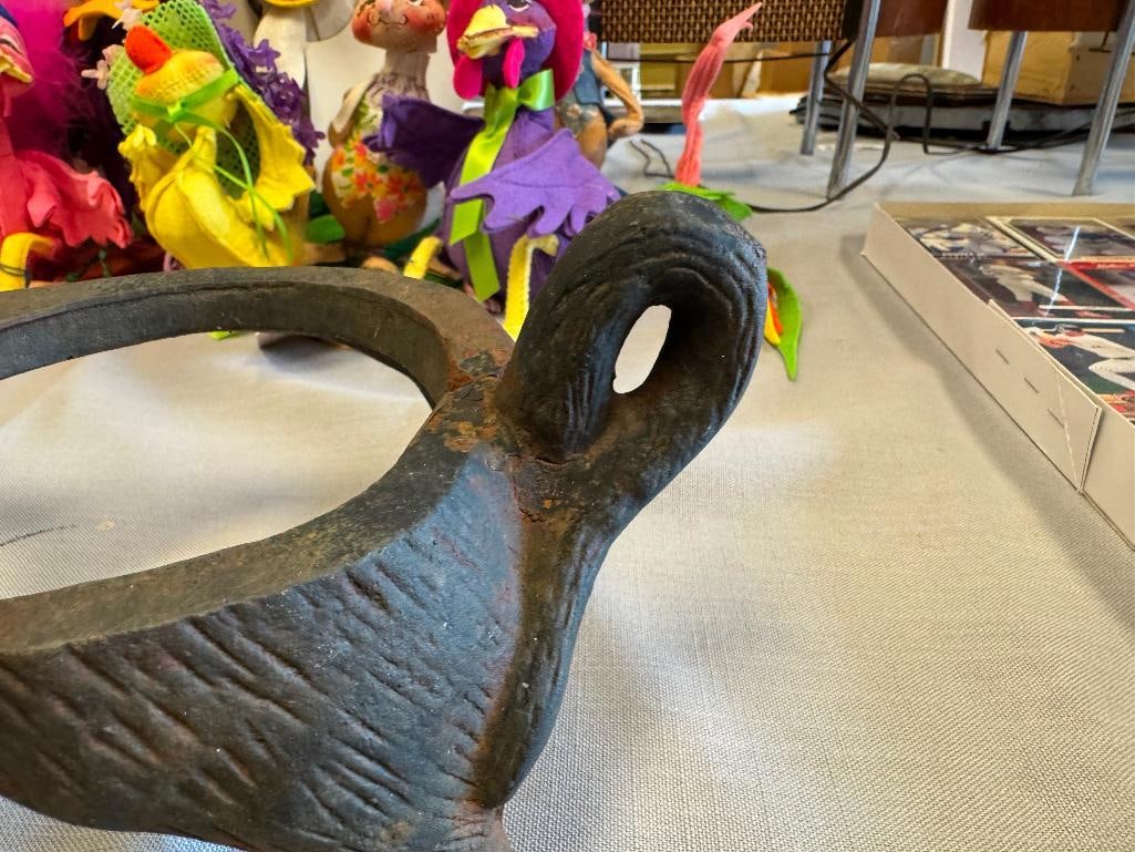 HEAVY CAST IRON FIGURAL CAT PET FEEDING STAND - 8