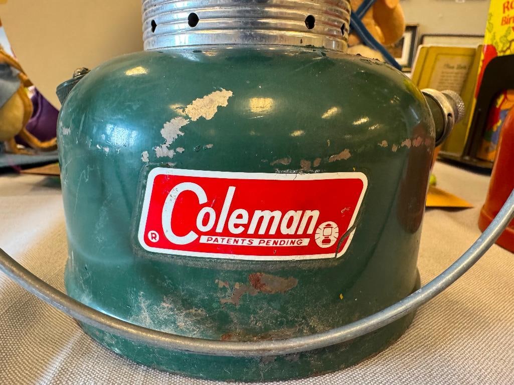 VINTAGE COLEMAN DUAL AND SINGLE MANTLE KEROSENE / OIL LAMPS MODEL 228F AND 200A - 4