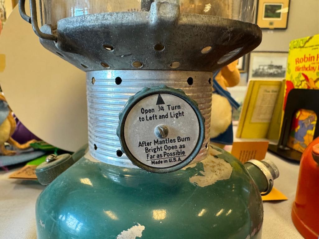 VINTAGE COLEMAN DUAL AND SINGLE MANTLE KEROSENE / OIL LAMPS MODEL 228F AND 200A - 6