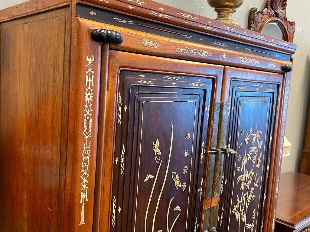 BEAUTIFUL LATE 19TH CENTURY CHINESE WEDDING CABINET WITH INTRICATE INLAY AND OVERLAY DESIGN - 3