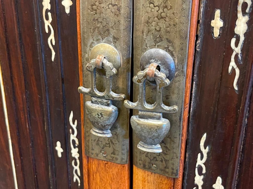 BEAUTIFUL LATE 19TH CENTURY CHINESE WEDDING CABINET WITH INTRICATE INLAY AND OVERLAY DESIGN - 7