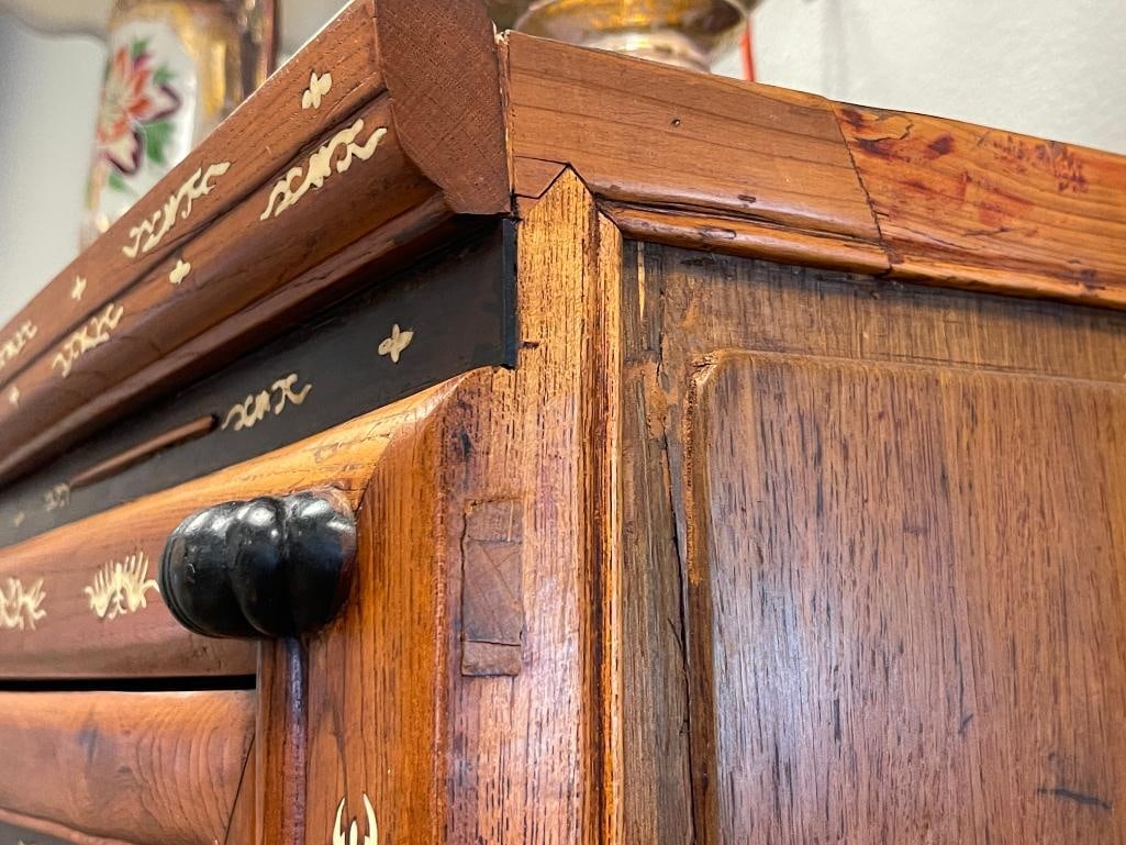 BEAUTIFUL LATE 19TH CENTURY CHINESE WEDDING CABINET WITH INTRICATE INLAY AND OVERLAY DESIGN - 9