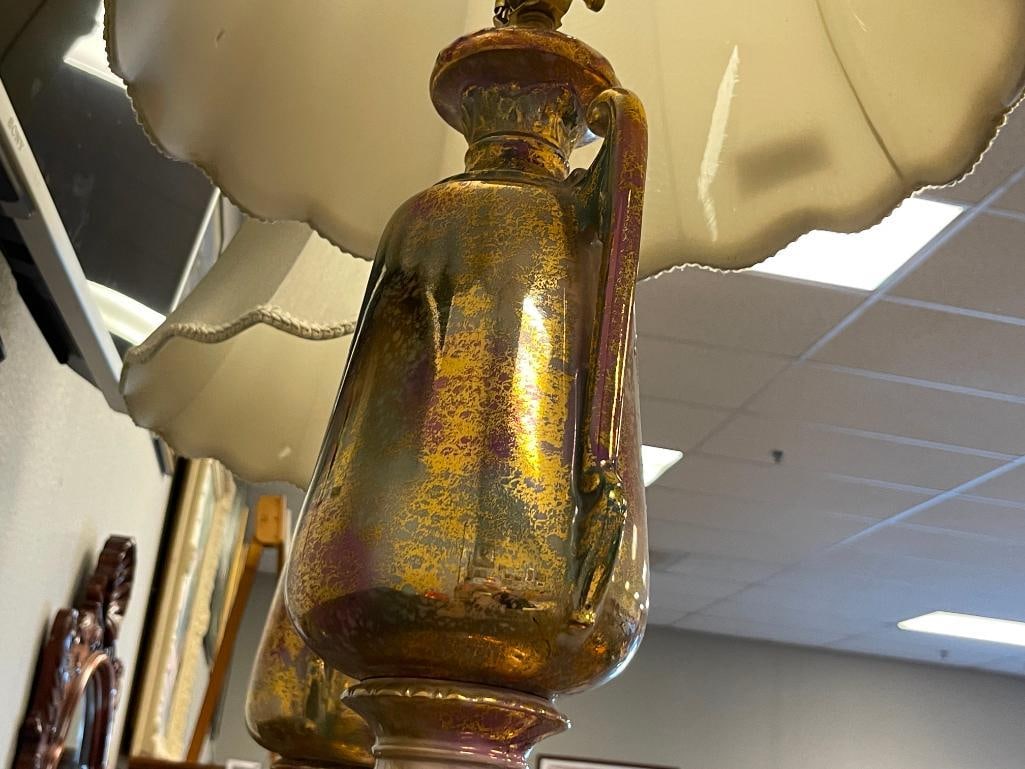 PAIR OF VINTAGE CERAMIC TABLE LAMPS WITH GILT ACCENTS AND FLORAL DESIGN - 5