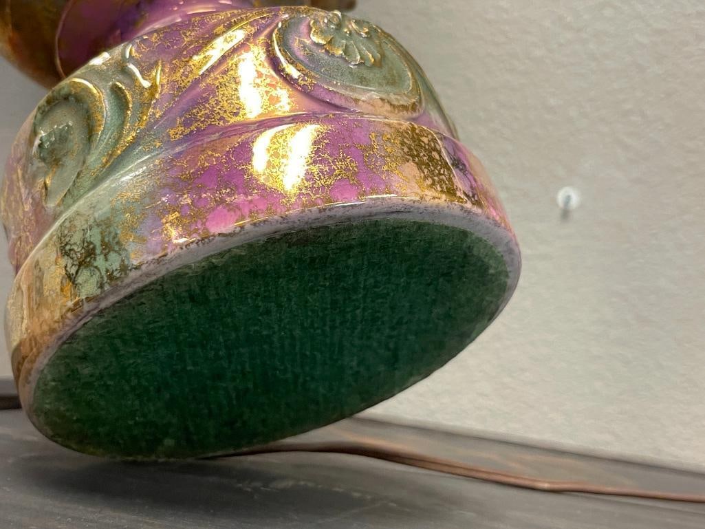 PAIR OF VINTAGE CERAMIC TABLE LAMPS WITH GILT ACCENTS AND FLORAL DESIGN - 6