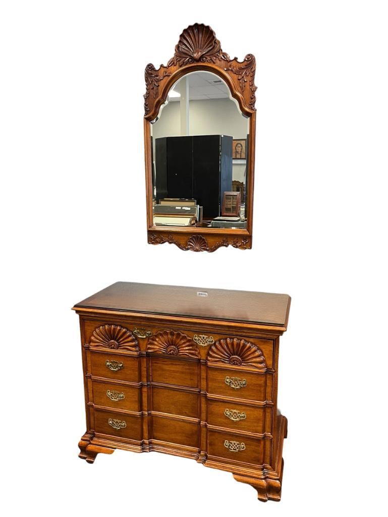 VINTAGE STONELIGH SHELL CARVED MAHOGANY CHEST OF DRAWERS WITH GLASS TOP AND MATCHNG MIRROR: CHEST AND MIRROR ARE NEAR MINT CONDITION WITH LITTLE TO NO WEAR 42" X 20" X 34" CHEST, 25" X 47" MIRROR 