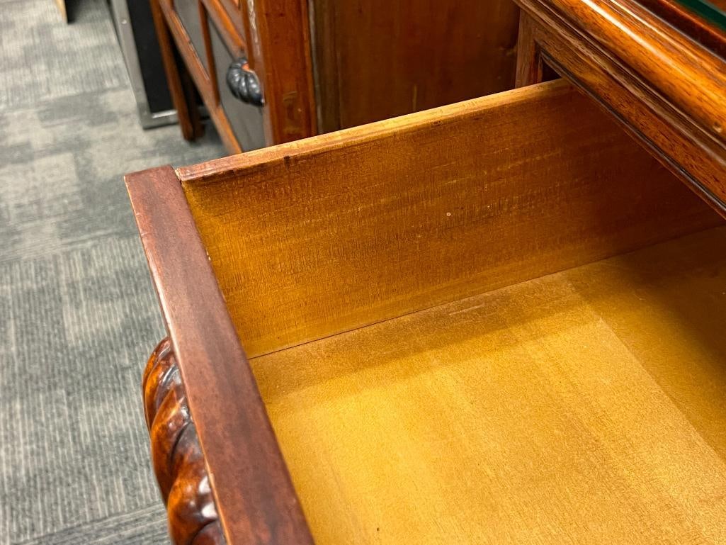 VINTAGE STONELIGH SHELL CARVED MAHOGANY CHEST OF DRAWERS WITH GLASS TOP AND MATCHNG MIRROR - 6