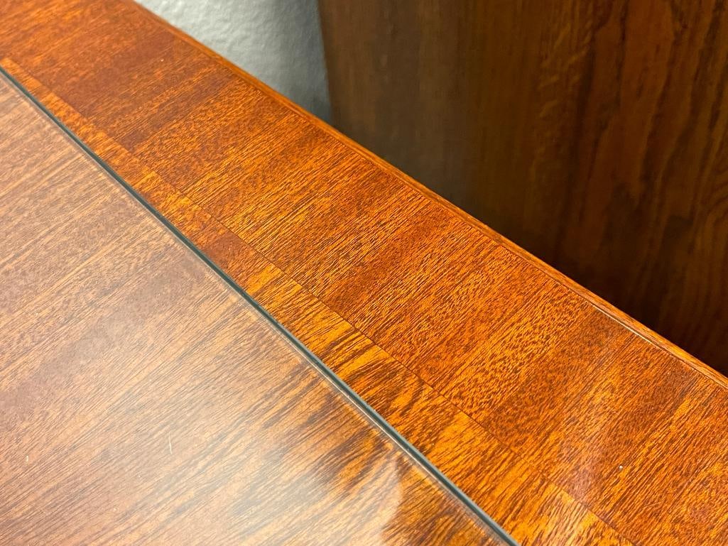 VINTAGE STONELIGH SHELL CARVED MAHOGANY CHEST OF DRAWERS WITH GLASS TOP AND MATCHNG MIRROR - 8