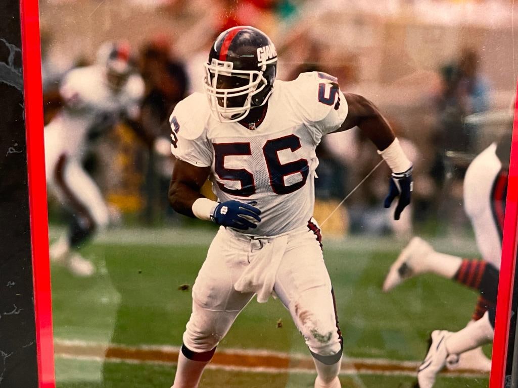 LAWRENCE TAYLOR PHOTOGRAPH PLAQUE WITH 1988 TOPPS CARD AND ENGRAVED PLATE - 3