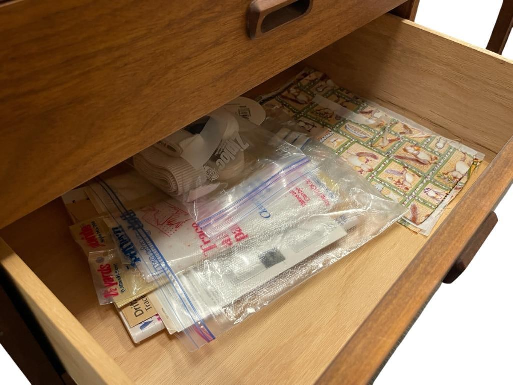 MID-CENTURY MODERN STYLED VINTAGE WRITING DESK - 7