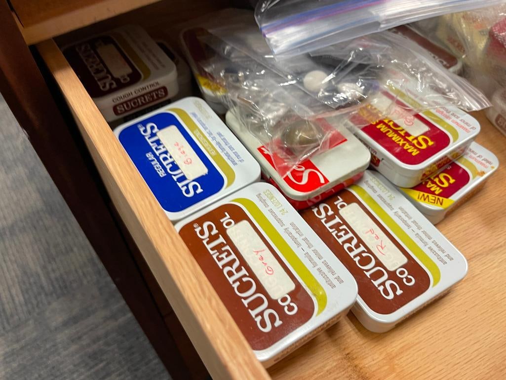 MID-CENTURY MODERN STYLED VINTAGE WRITING DESK - 9