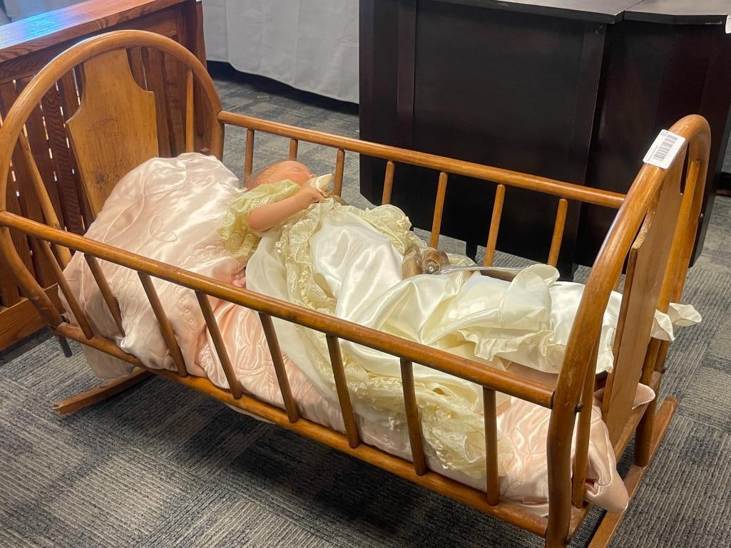 ANTIQUE MAPLE BENT WOOD BABY CRADLE WITH ASHTON-DRAKE PRINCE GEORGE OF CAMBRIDGE DOLL - 2