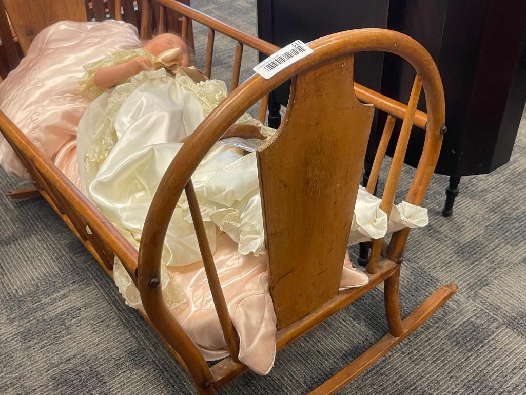 ANTIQUE MAPLE BENT WOOD BABY CRADLE WITH ASHTON-DRAKE PRINCE GEORGE OF CAMBRIDGE DOLL - 3