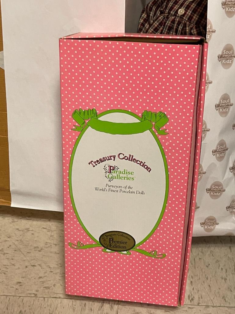 NINE COLLECTIBLE PORCELAIN DOLLS INCLUDING ORIGINAL BOXES - 9