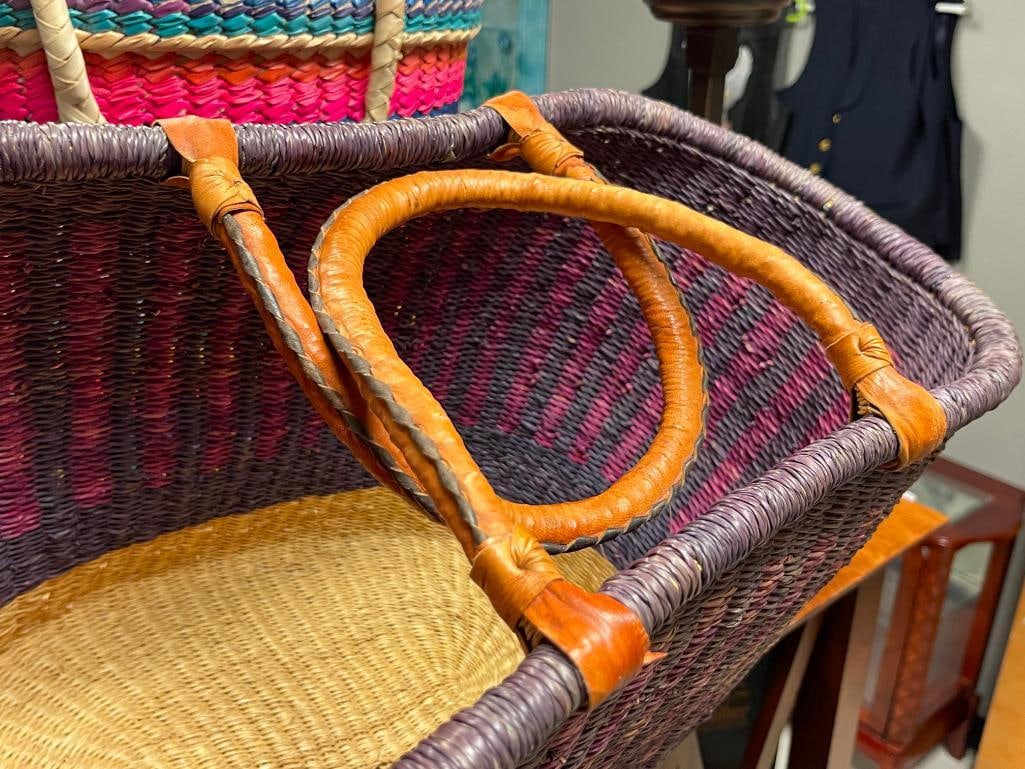 HANDCRAFTED AFRICAN STYLE STORAGE BASKET / HAMPER FEATURING WOVEN DESIGN AND LEATHER HANDLED BASKET - 10