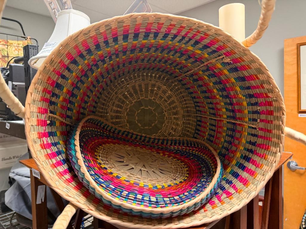 HANDCRAFTED AFRICAN STYLE STORAGE BASKET / HAMPER FEATURING WOVEN DESIGN AND LEATHER HANDLED BASKET - 3