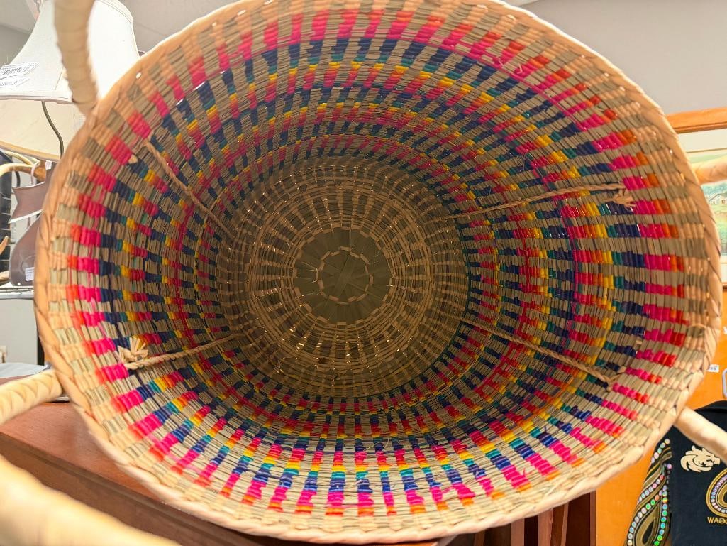 HANDCRAFTED AFRICAN STYLE STORAGE BASKET / HAMPER FEATURING WOVEN DESIGN AND LEATHER HANDLED BASKET - 5