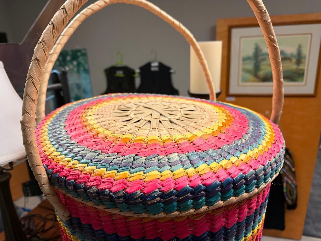 HANDCRAFTED AFRICAN STYLE STORAGE BASKET / HAMPER FEATURING WOVEN DESIGN AND LEATHER HANDLED BASKET - 6