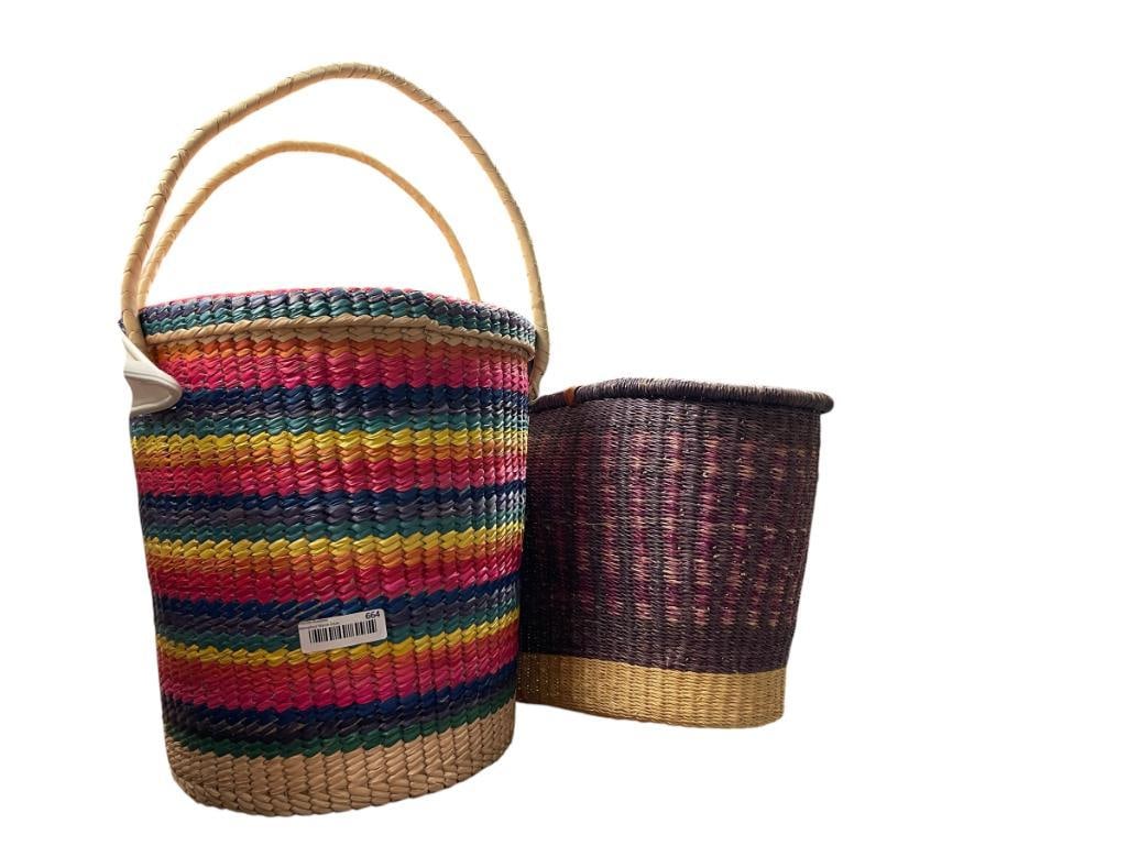 HANDCRAFTED AFRICAN STYLE STORAGE BASKET / HAMPER FEATURING WOVEN DESIGN AND LEATHER HANDLED BASKET - 7