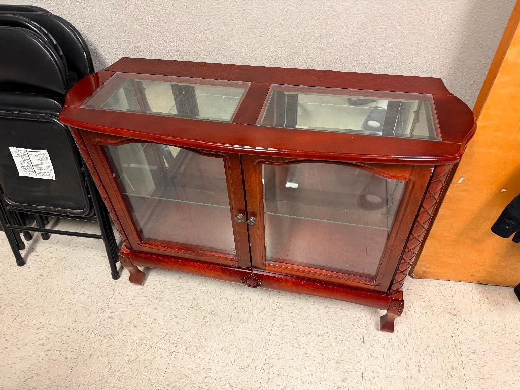 ELEGANT CHERRY-STAINED WOOD AND GLASS ILLUMINATED CABINET WITH GLASS FRONT DOORS AND GLASS SHELF - 2