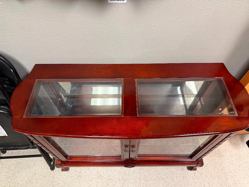 ELEGANT CHERRY-STAINED WOOD AND GLASS ILLUMINATED CABINET WITH GLASS FRONT DOORS AND GLASS SHELF - 3