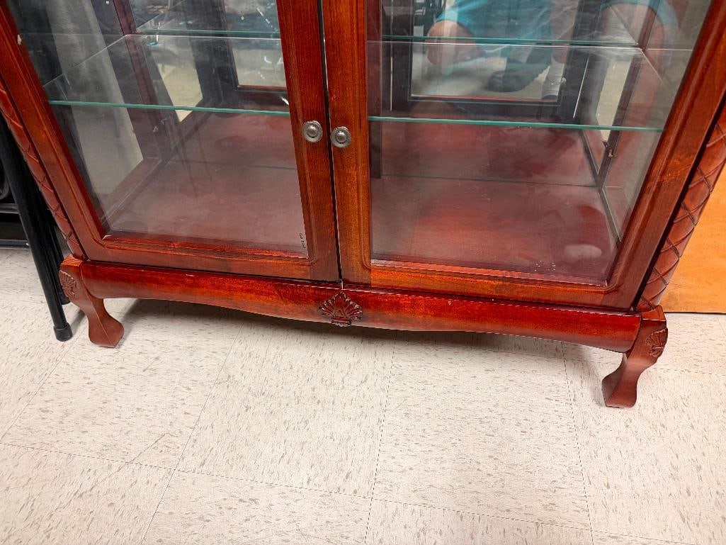 ELEGANT CHERRY-STAINED WOOD AND GLASS ILLUMINATED CABINET WITH GLASS FRONT DOORS AND GLASS SHELF - 6