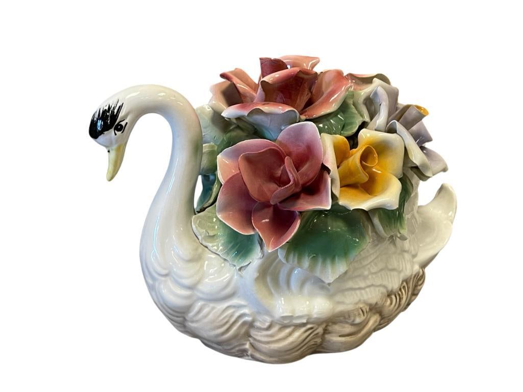 NUOVA CAPODIMONTE ITALIAN POTTERY CERAMIC SWAN BOUQUET CENTERPIECE: HAND PAINTED SWAN BOUQUET CENTERPIECE, MARKED ON THE BOTTOM, NO CHIPS 10 1/2" L