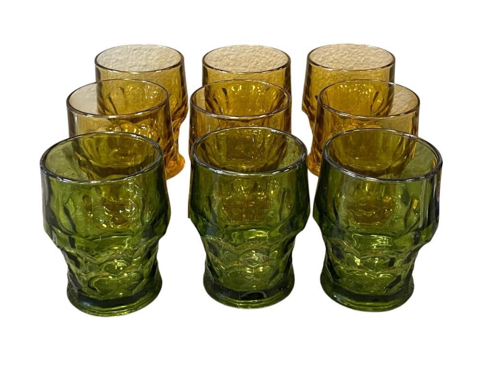 VINTAGE ANCHOR HOCKING GEORGIAN GLASS PANELED TUMBLERS IN AMBER AND AVOCADO GREEN: THREE IN AVOCADO GREEN SIX IN AMBER, NO CHIPS OR CRACKS 4" H