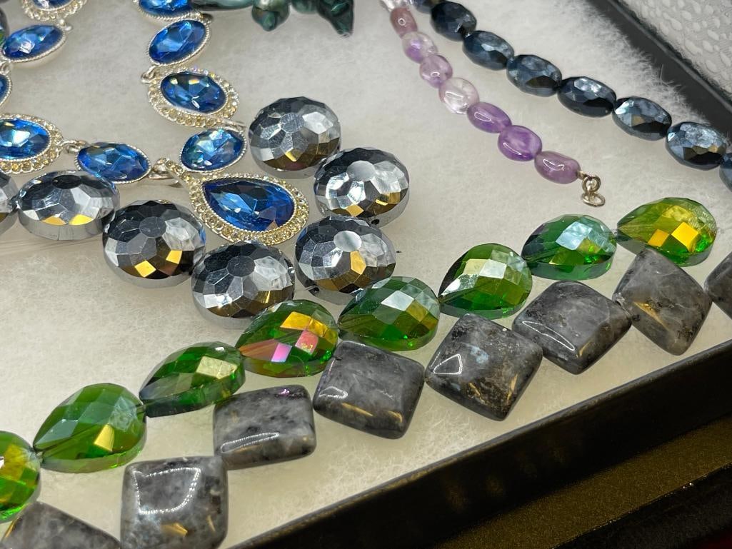 ASSORTMENT OF STONE AND SIMULATED STONE BEADS, RHINESTONES, ROSE QUARTZ, AND NECKLACES - 9