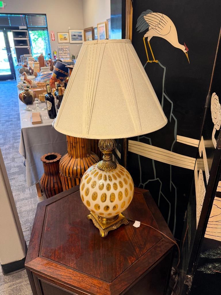 MID-CENTURY FENTON GLASS COIN DOT / AMBER HONEYSUCKLE TABLE LAMP - 10