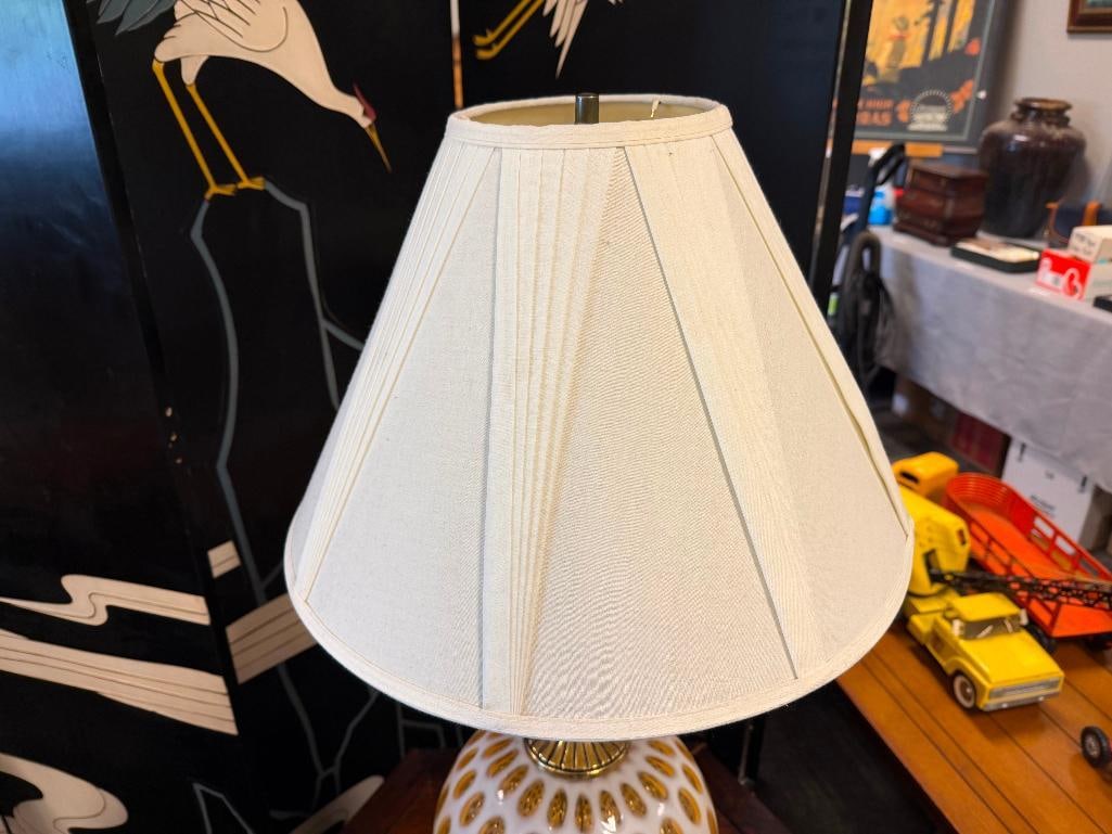 MID-CENTURY FENTON GLASS COIN DOT / AMBER HONEYSUCKLE TABLE LAMP - 9