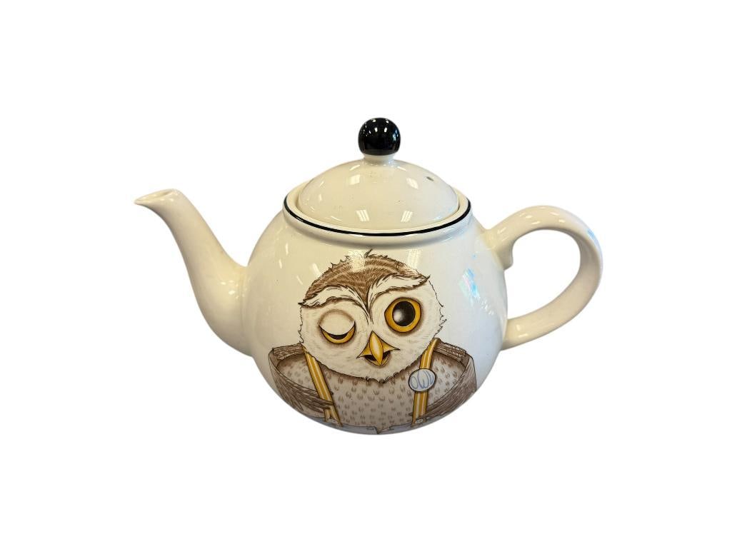 ARTHUR WOOD OWL DESIGN TEA POT MADE IN ENGLAND: WINKING OWL DESIGN, WITH LID, NO CHIPS 9" L 